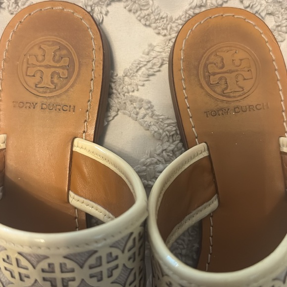 TORY BURCH Cream Yellow Flip Flops Thongs Sandals! Very good condition! 7 1/2 - Picture 7 of 9